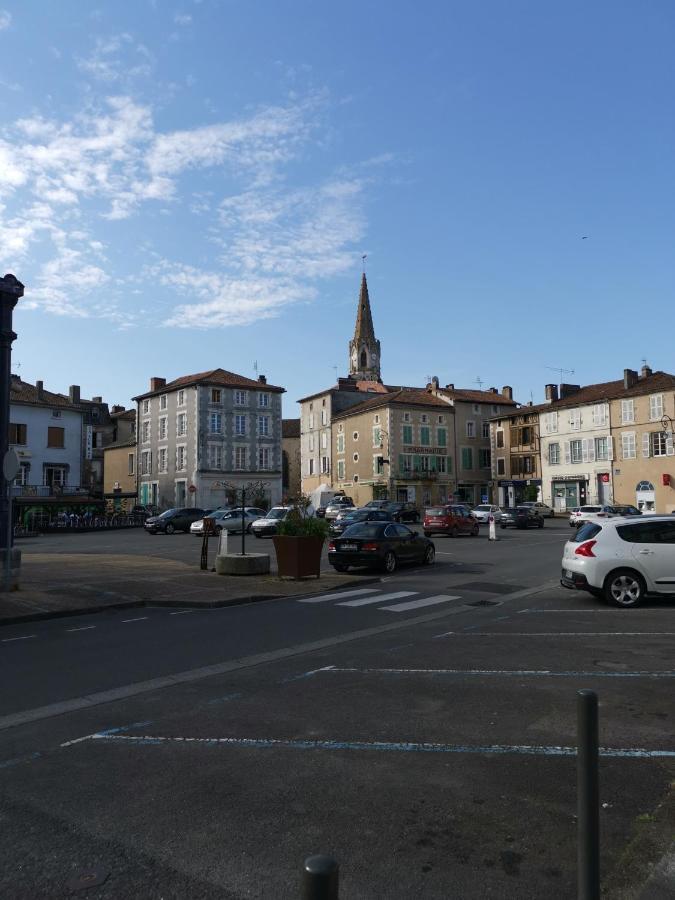 'Quelle Belle Vue' Chambre D'Hote Confolens Exterior photo